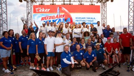 Rüzgârı yakalayan şampiyon yelkenciler ödüllendirildi