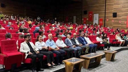 Küçük Prens’e Çayırova’da büyük ilgi