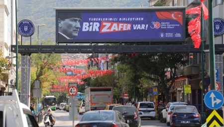 Bursa'nın her köşesi ayrı bir coşku