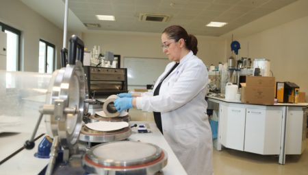 Kağıt atıkları doğa dostu saksılara dönüşüyor