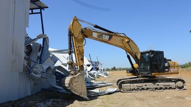 Akçalar’da 2 kaçak yapı yıkıldı