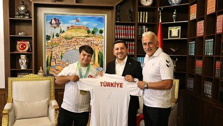 Avrupa Şampiyonu Ramazan Ünlü, Başkan Arı’yı Ziyaret Etti