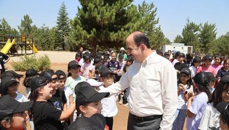 Başkan Altay 55 Bin Öğrenciyi Ağırlayacak Genç KOMEK Oyun Kampı’nda Çocukların Coşkusuna Ortak Oldu