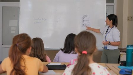 Başkan Çerçioğlu’ndan Eğitime Tam Destek: Aydınlı Çocuklar Yazı İngilizce Öğrenerek Geçiriyor