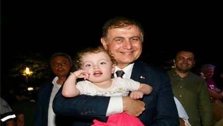 Başkan Tugay, Alaybey Mahalle Şenliği’ne katıldı
