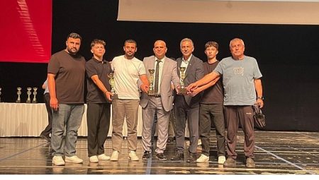 Belediyespor’dan 3 Kupa Birden