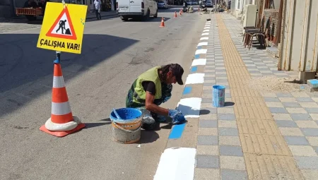 Bilecik Pazaryeri kaldırımlarına “Mavi-Beyaz” makyaj