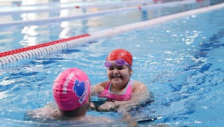 Buca’nın yıldızı Sporium yüzme kursları ile kapılarını açtı