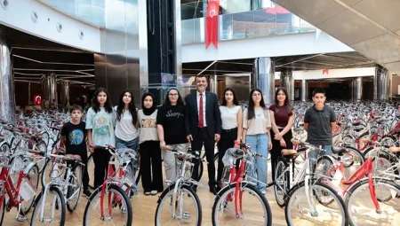 Denizli Büyükşehir’den başarılı öğrencilere bisiklet ödülü