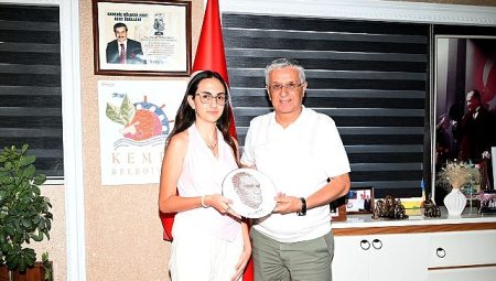 Derece yapan öğrenciden Başkan Topaloğlu’na teşekkür ziyaret