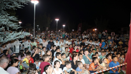 Bursa İnegöllü çocuklar Karagöz'le buluştu