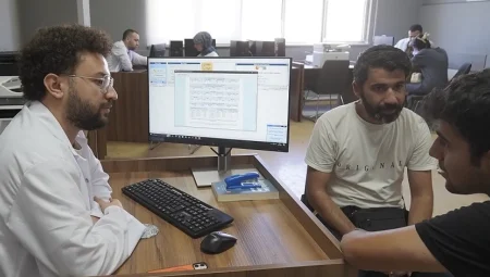GASMEK, tercih döneminde öğrencilerin yanında