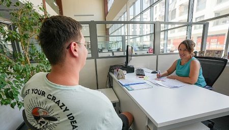 Gaziemir Belediyesi’nden öğrencilere YKS tercih desteği
