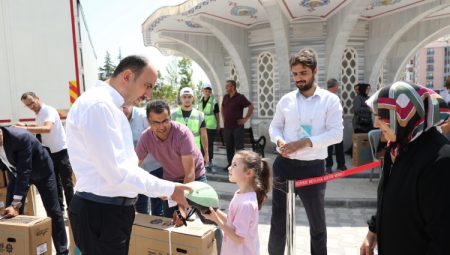 Konya'da 'Güle oynaya camiye gel' sevindirdi