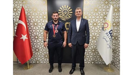 Gölcük Belediyespor pehlivanı Abdulrefik Öner başpehlivan oldu