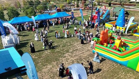 Gölcük Millet Bahçesi çocuk kahkahalarıyla şenlendi