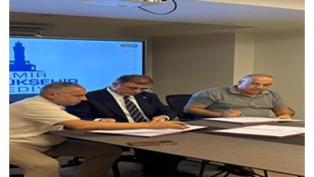 Grand Plaza ve İztarım’da imzalar atıldı