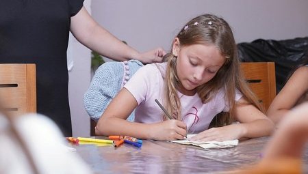 Gün boyunca çocuklar sanatla iç içe