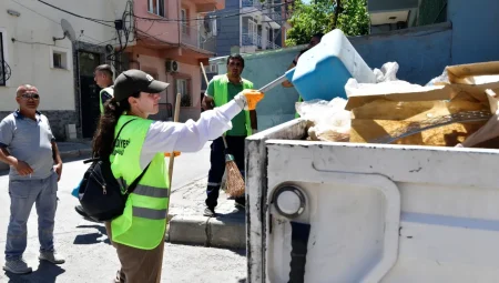 İzmir Bornova’da her gün iki mahallede derin temizlik