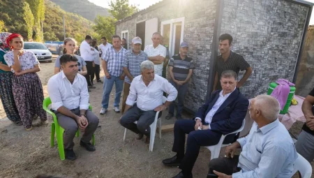 İzmir Büyükşehir’den evi yanan aileye yardım eli