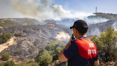 İzmir İtfaiyesi, Aliağa’daki yangına da müdahale ediyor