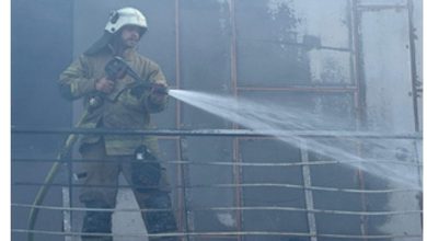 İzmir İtfaiyesi Menemen’deki iş yeri yangınını kontrol altına aldı
