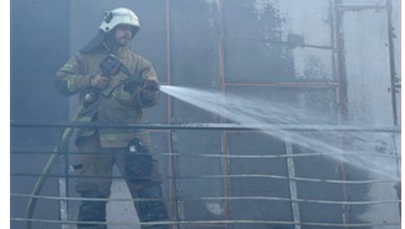 İzmir İtfaiyesi Menemen’deki iş yeri yangınını kontrol altına aldı