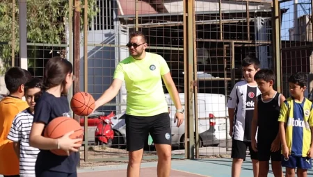 İzmir Karabağlar’da çocuklar ‘yaz spor’larını sevdi