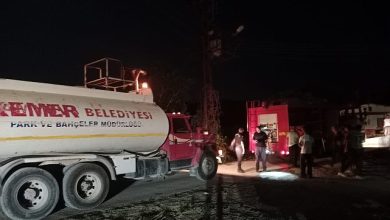 Kemer Belediye ekiplerinden trafo yangınına müdahale