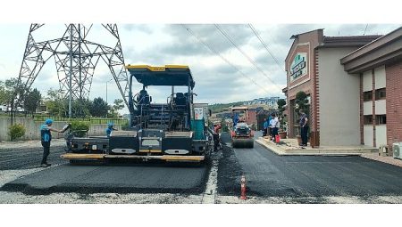 Kent Mezarlığı’nda yollar ve otopark asfaltlandı