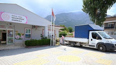 Kırtasiye malzemelerinin dağıtımı sürüyor