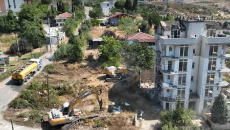 Kocaeli Çayırova’da riskli yapıların yıkımı başladı