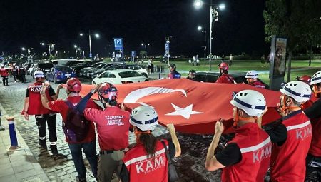 Konak’ta sessiz yürüyüş