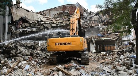 Lüleburgaz Belediyesi’nin eski hizmet binası yıkılıyor