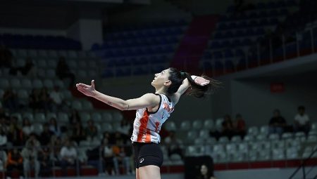 Milli Smaçör Yaprak Erkek, 3 Yıl Daha Turuncu-Beyaz Formayla