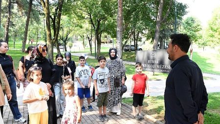 Minik arkeologlar müzeleri keşfediyor