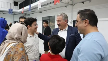 Mustafa Palancıoğlu Havacılık Lisesi’nin yeni öğrencileriyle tanıştı