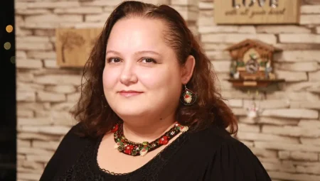 Önce Aile Derneği’nden “Yılın Rol Modeli Ödülü” sanatçı Eylem Erdem Uğurlu’ya
