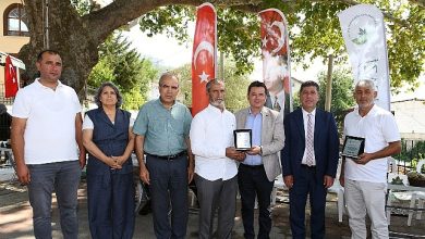 Osmangazi’nin gönüllü temizlik elçilerine teşekkür plaketi