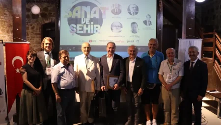 Sanatın kent dokusundaki yeri İzmit’te konuşuldu