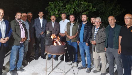 Tokat’ta siyasetçi ve gazeteciler 'İsli Demlik'te buluştu