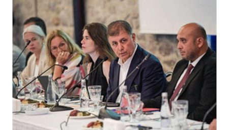 Tugay: Elimizin altında olan hazineleri görmeliyiz