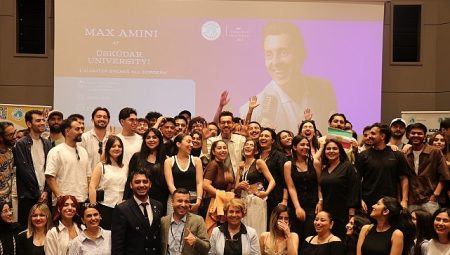 Ünlü komedyen Max Amini, Ebru için fırçayı eline aldı!