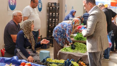 Bilecik Valisi Sözer pazar esnafıyla buluştu