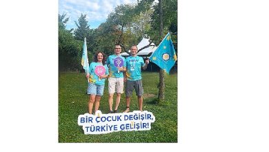Yüzücüler kulaçlarını TEGV’li çocuklara eğitim desteği için attı