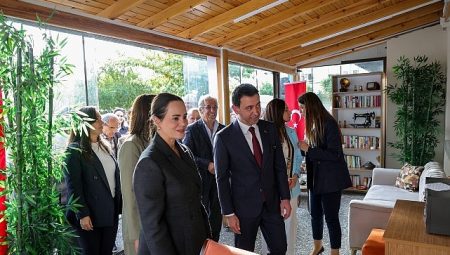 Bayraklı’da “Bahar Evi” kapılarını açtı