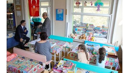 İzmir İl Milli Eğitim Müdürü Hastanedeki Öğrencilerle Buluştu