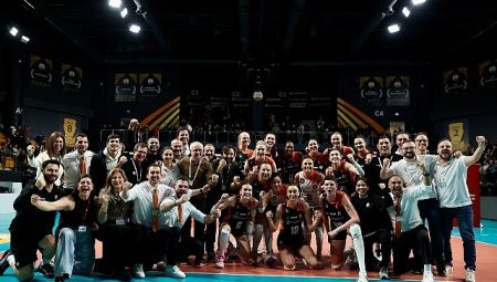 Eczacıbaşı Dynavit, derbide VakıfBank’ı 3-1’le geçti
