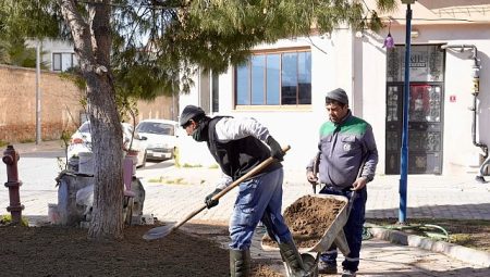 Burhaniye’de Park ve Yeşil Alanlarda Bahar Temizliği