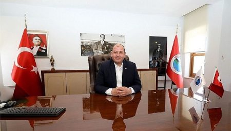 Menderes’te Çocuklara Bayram Kutlaması